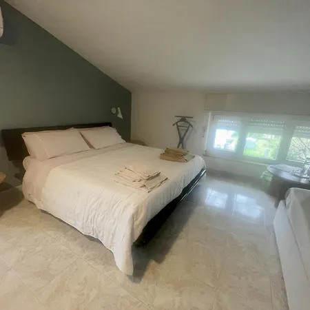 Bed & Breakfast Con Vista Giardino E Piscina
