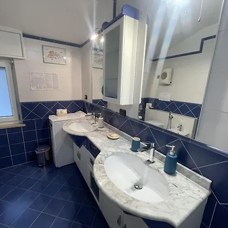 Con Vista Giardino E Piscina فندق مبيت وإفطار 3*