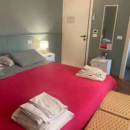 Bed & Breakfast Con Vista Giardino E Piscina Borgofranco d'Ivrea